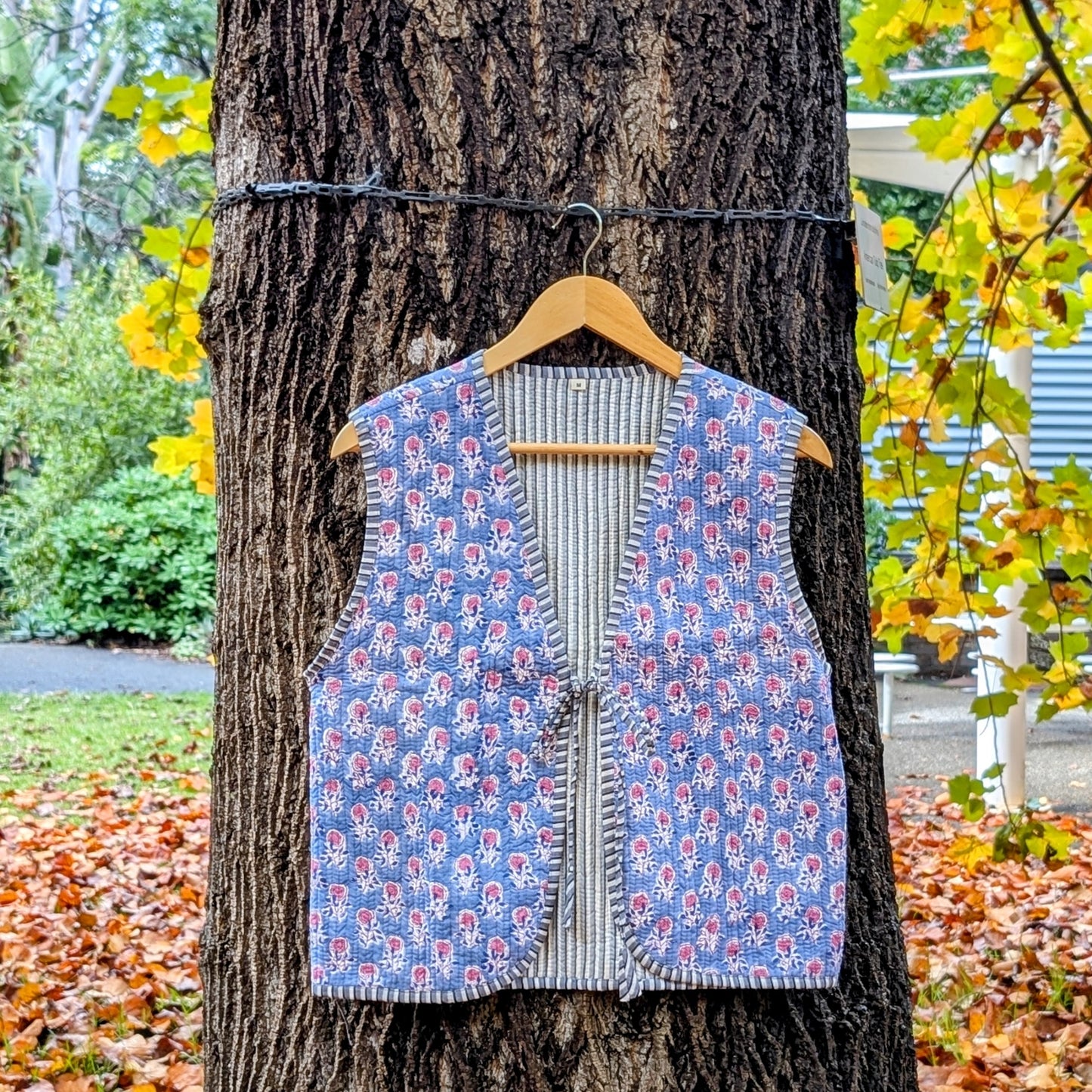 Blue petals vest jacket